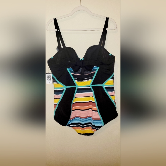 Torrid bathing suit - Picture 2 of 2